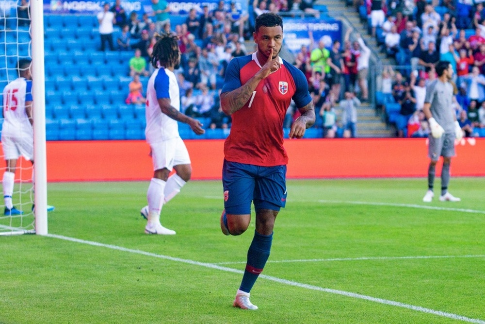 Joshua King ha firmado hasta 2023 con opción a un año más. AFP