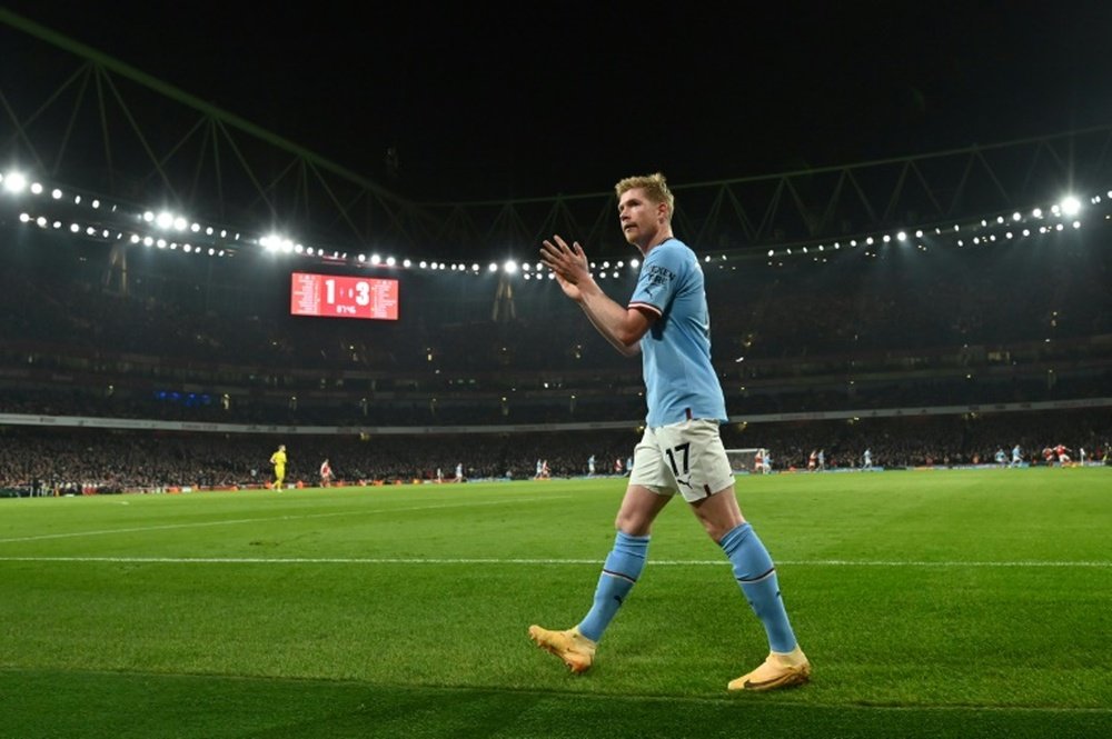 De Bruyne va camino de sobrepasar su récord de asistencias con el City. AFP