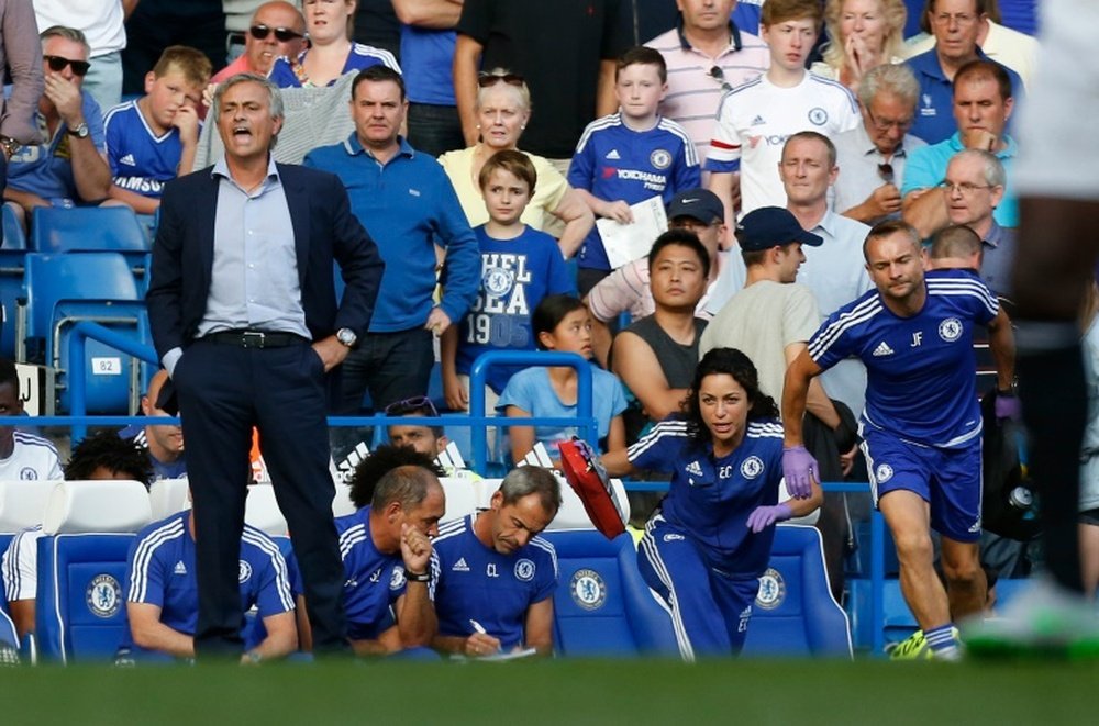 José Mourinho tocó el cielo y cayó a los infiernos en Stamford Bridge. AFP/Archivo