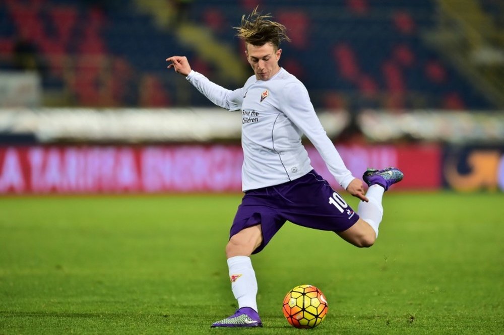 Fiorentinas forward from Italy Federico Bernardeschi kicks the ball during the Italian Serie A football match Bologna vs Fiorentina at Renato DallAra Stadium in Bologna on Febrauary 6, 2016