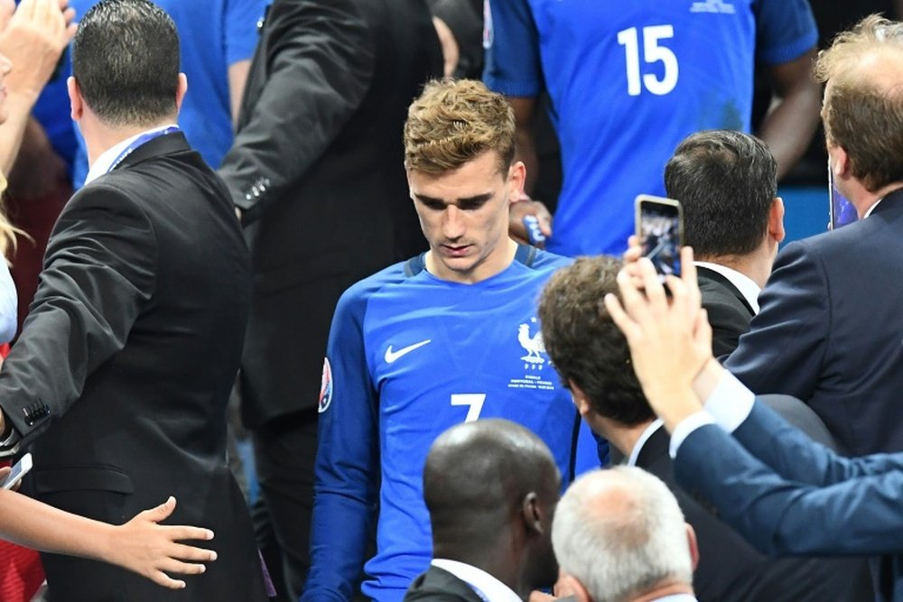 L'attaquant français lors de la remise des médailles après la défaite de la France. AFP