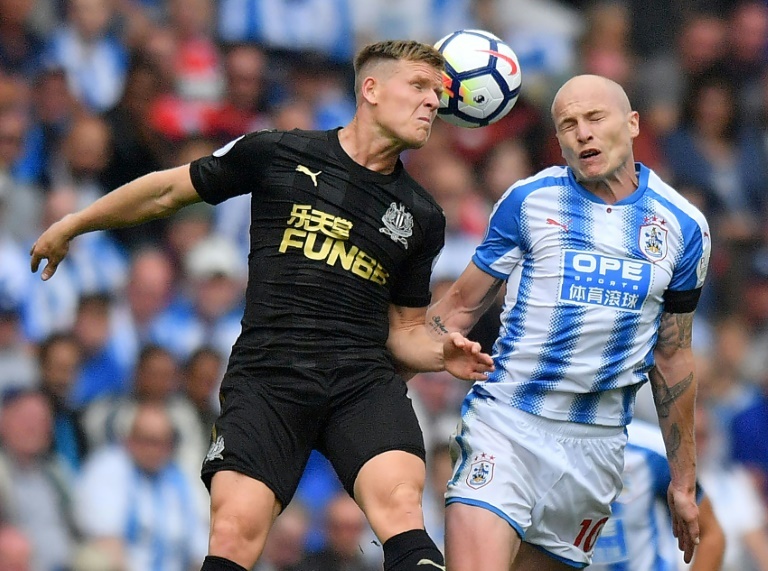 El propietario del Huddersfield quiere acabar con su cantera