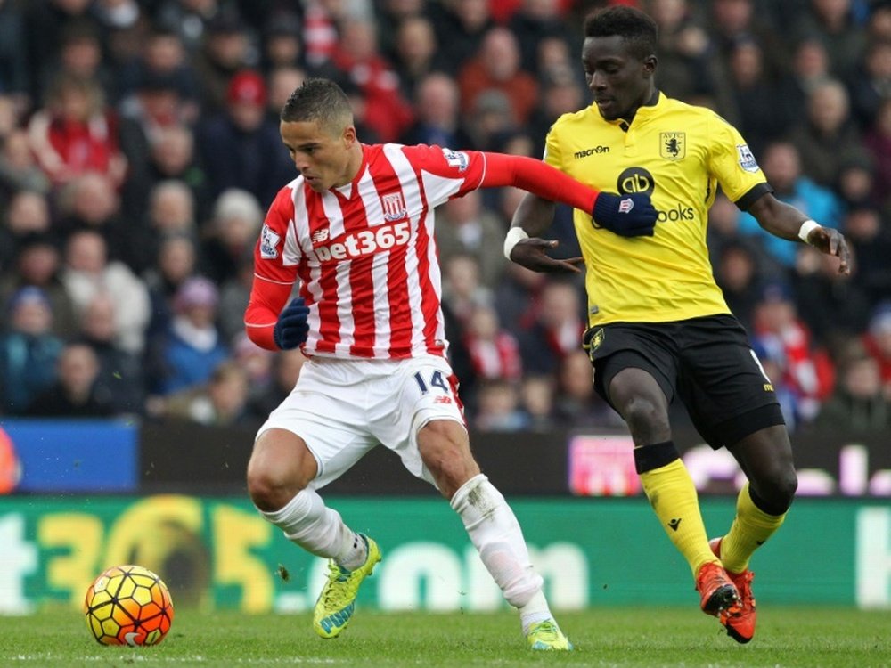 brahim Afellay ha renovado su contrato con el Stoke City hasta junio de 2019. EFE/Archivo