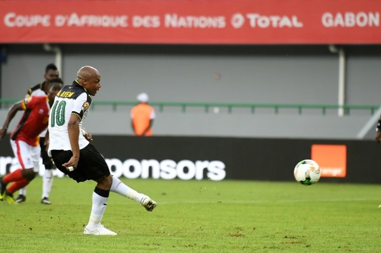 Ghanas forward Andre Ayew scores a penalty during the 2017 Africa Cup of Nations group D football match between Ghana and Uganda in Port-Gentil on January 17, 2017