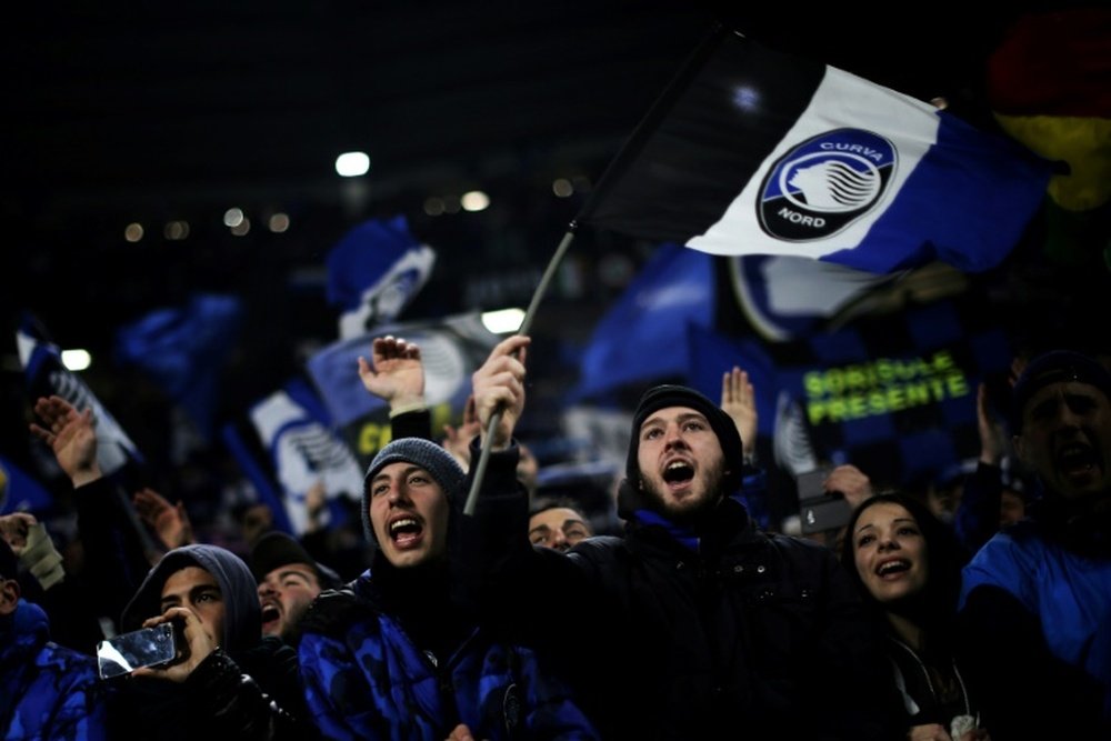 Atalantas supporters have a reason to cheer after a 2-1 win over Empoli that ended the teams three-game winless run on December 20, 2016