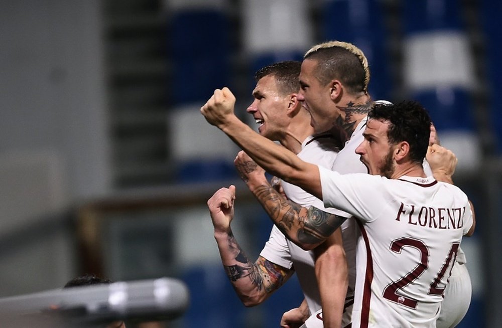 Dzeko anotó un doblete en la victoria de la Roma ante el Sassuolo. AFP