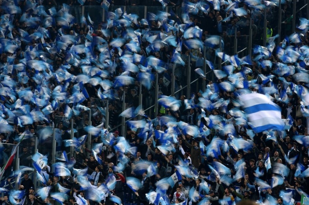 Los ultras de la Lazio han vuelto a ensuciar el buen nombre del fútbol. AFP/Archivo