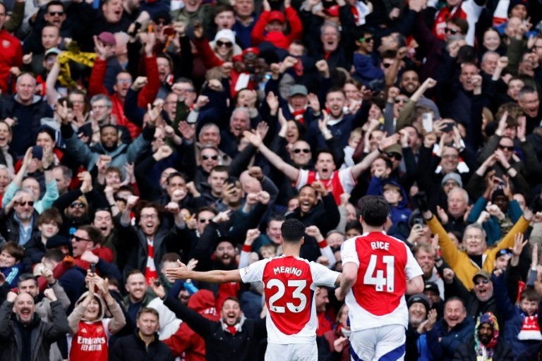 Arsenal sink Chelsea, Fulham beat Spurs