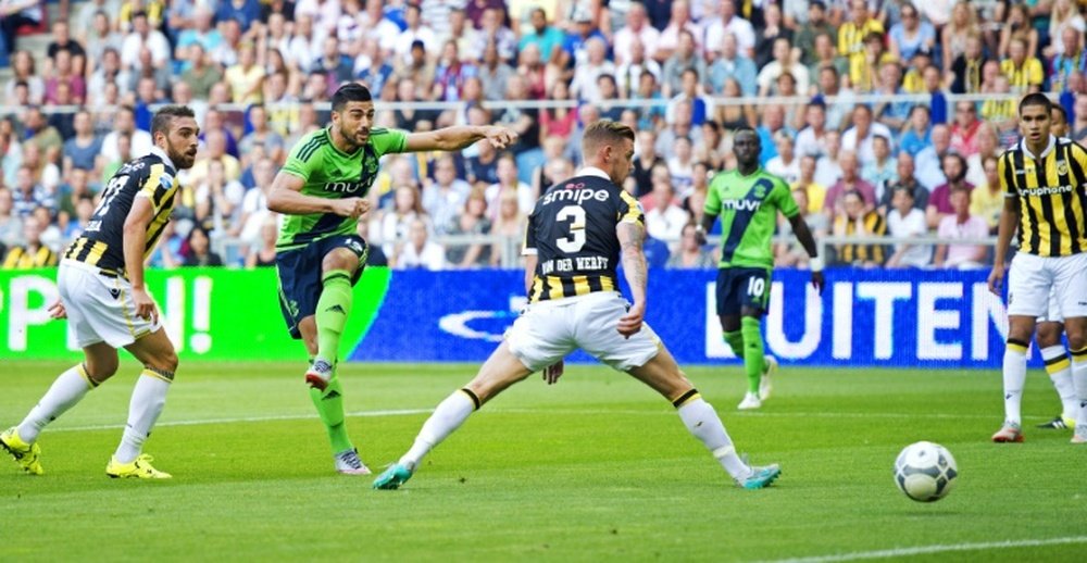 Graziano Pelle scores Southamptons first goal during the UEFA Europa League third round qualifying football match against Vitesse Arnhem in Arnhem on August 6, 2015