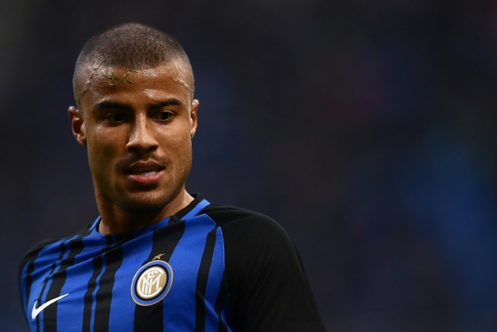 El centrocampista brasileño se quedará en el Inter de Milán. AFP