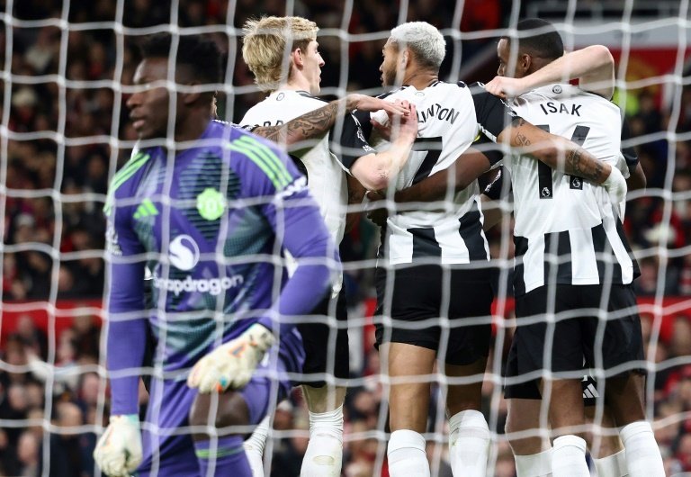 Newcastle extend Man Utd's losing run with ease