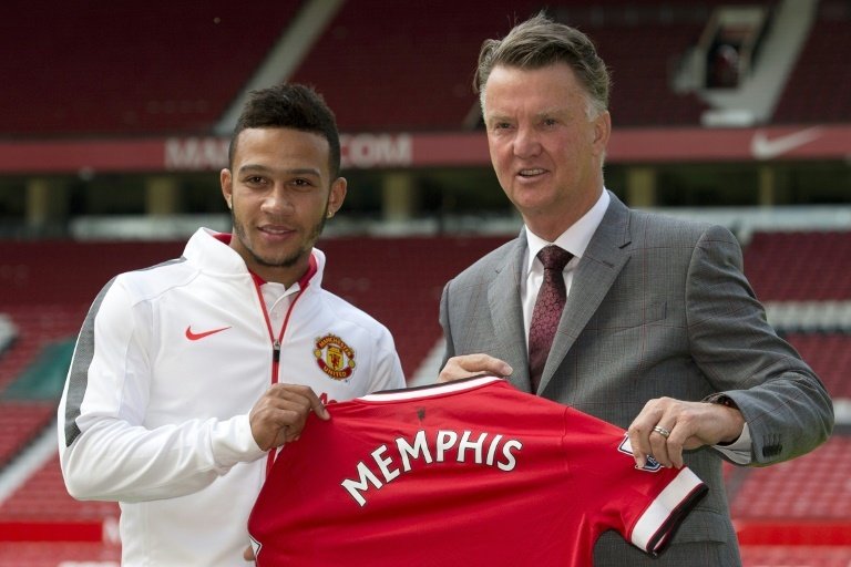 Van Gaal conoce bien a Memphis Depay. AFP/Archivo
