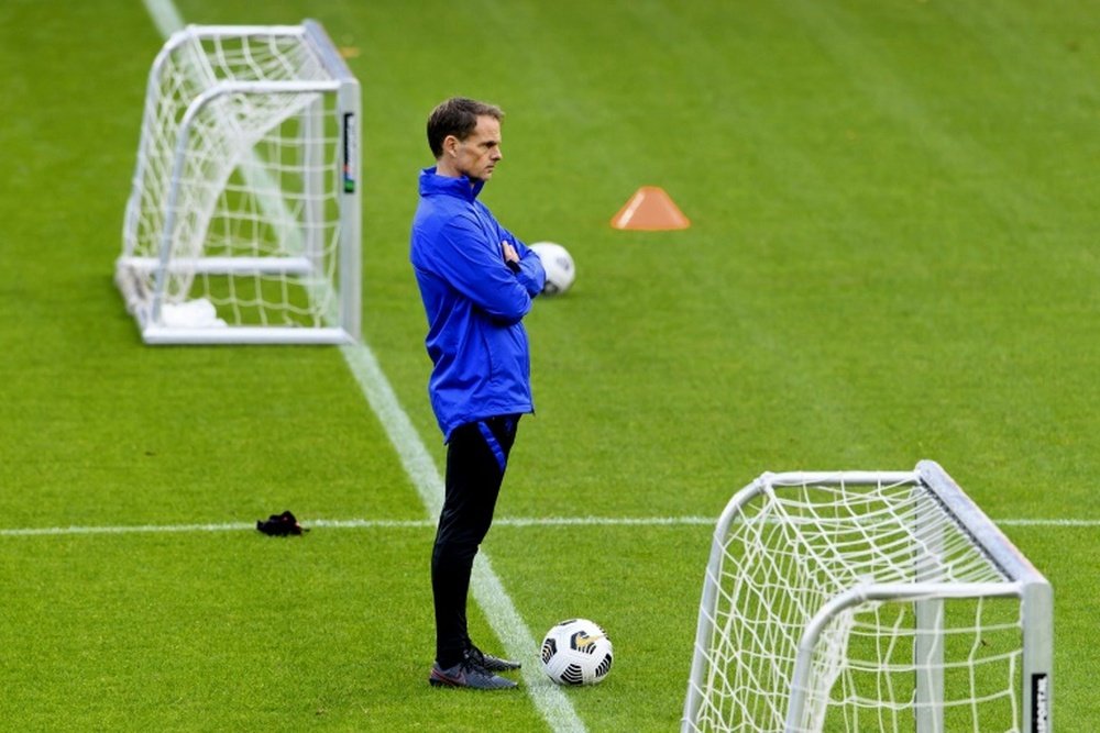 De Boer, disgustado por la derrota... y sorprendido por el debutante Koopmeiners. AFP