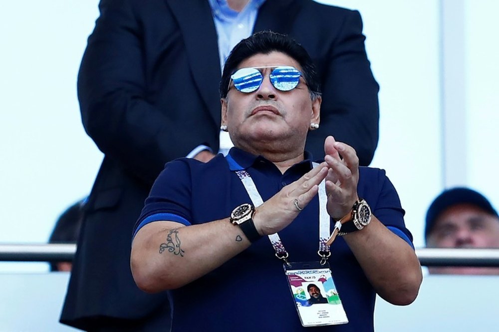 Maradona entró en un programa para insultar a su sobrino. AFP