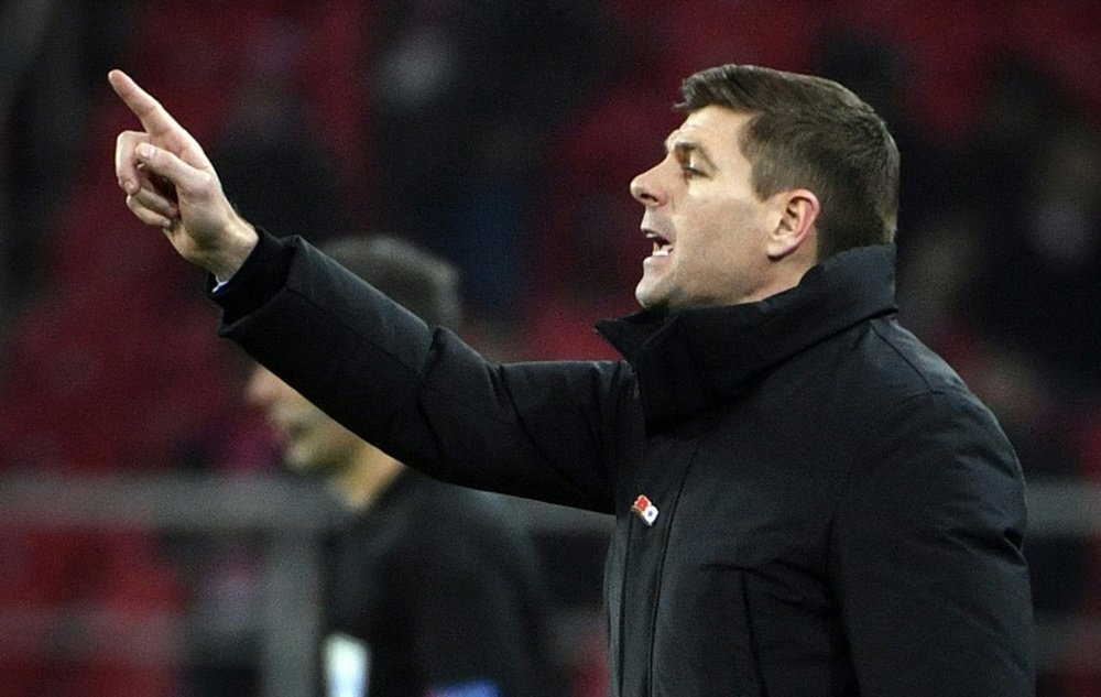 Steven Gerrard es la gran amenaza del enésimo título ligero seguido del Celtic. AFP/Archivo