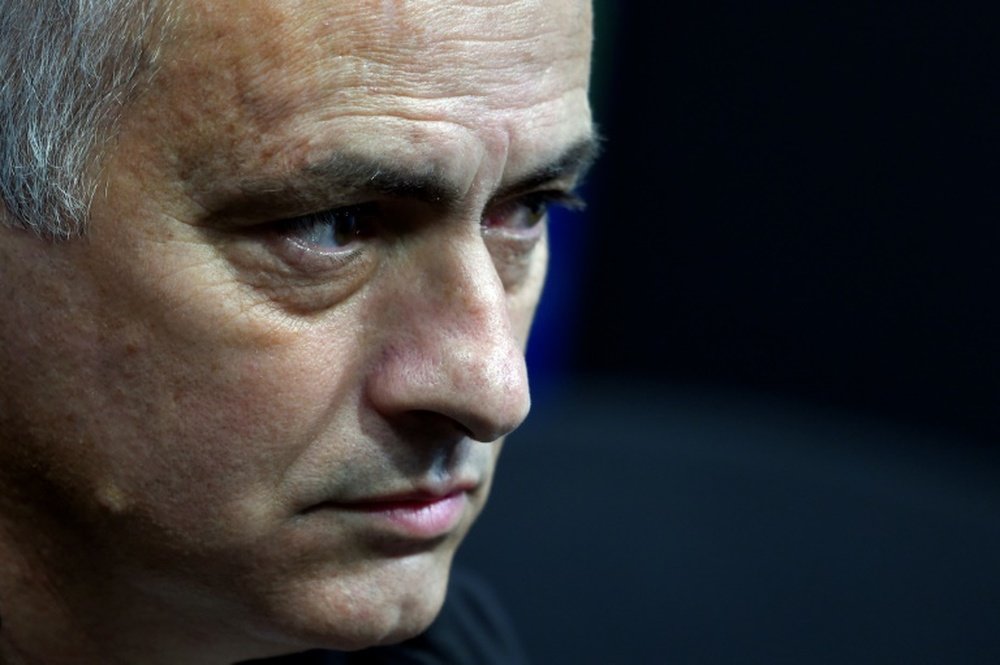 Mourinho no vive tiempos fáciles en el United. AFP