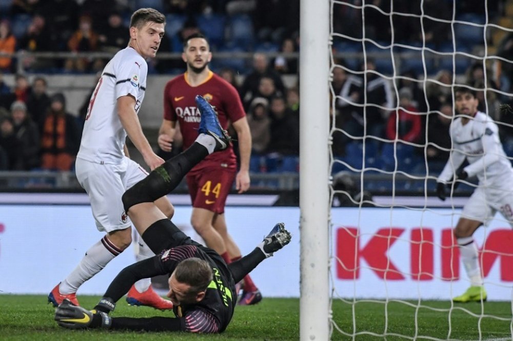 Piatek podría abrir un camino en Milán. AFP