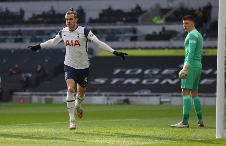 Com dois gols de Bale, Tottenham goleia o Burnley