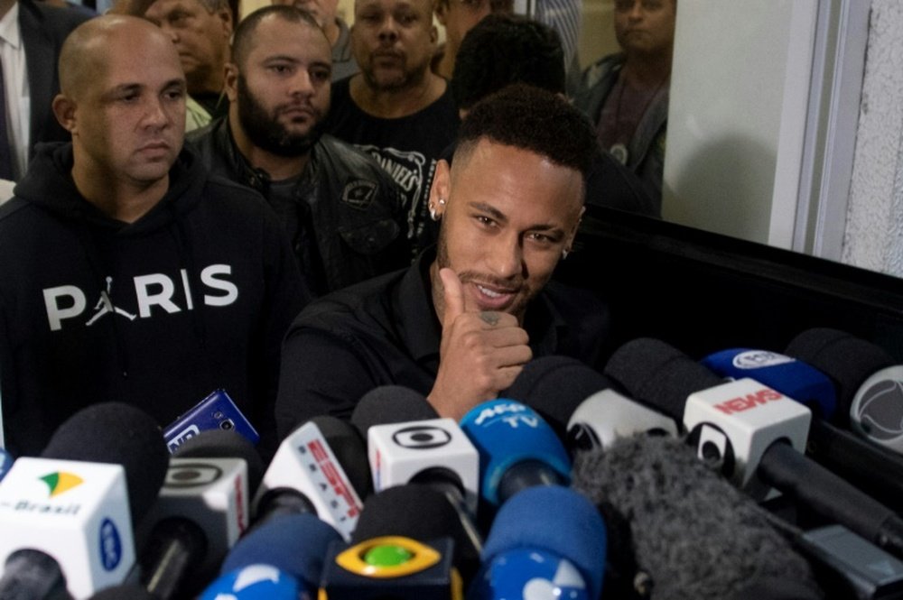 Neymar broadens his horizons: no longer excusively available to Barça. AFP