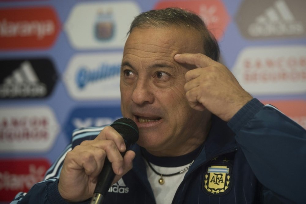 El seleccionador de Argentina Sub 23 cree que no se le está tratando bien. AFP