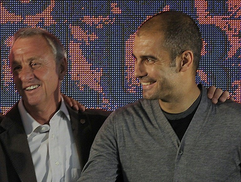 Guardiola and Cruyff at an event. EFE/Archivo