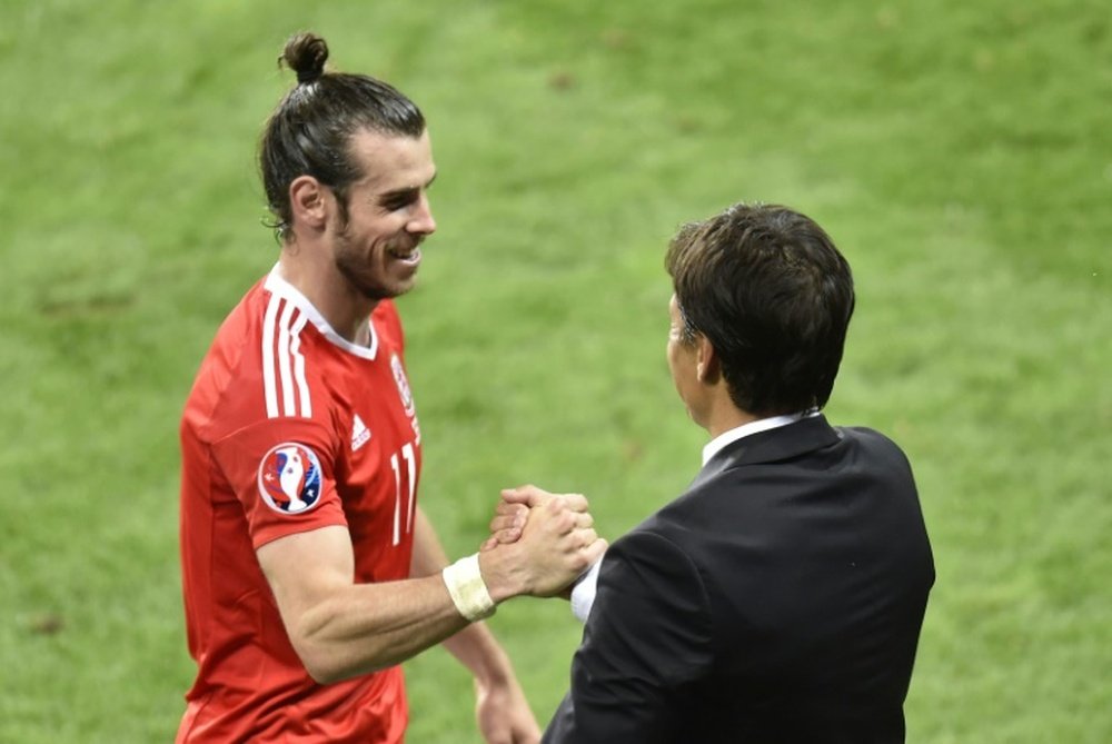 Bale no quiere que Coleman renuncie de su cargo de seleccionador. AFP