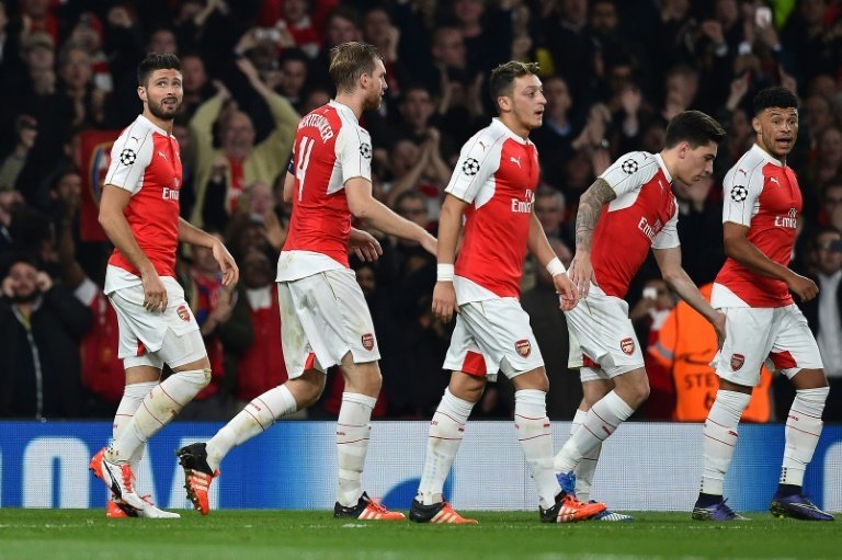 Arsenal's Mertesacker wary of 'wounded' Bayern