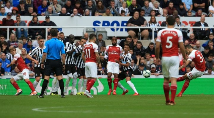 Xhaka e Özil dão a vitória ao Arsenal sobre o Newcastle