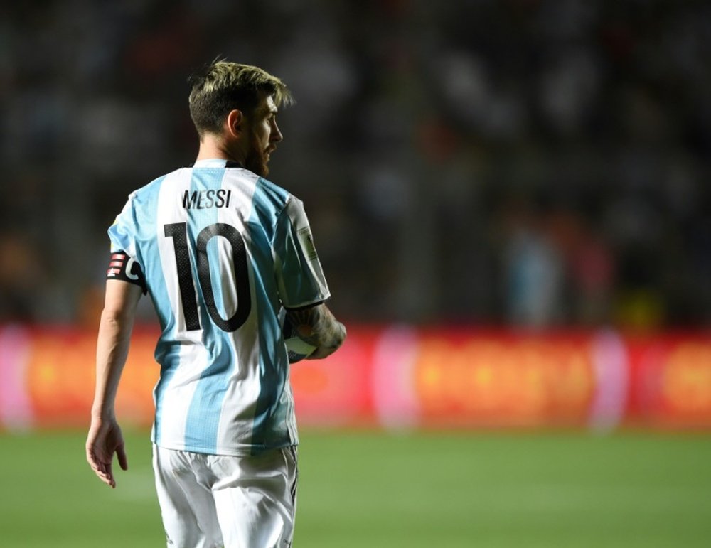 Messi proferiu duras palavras ao árbitro da partida. AFP