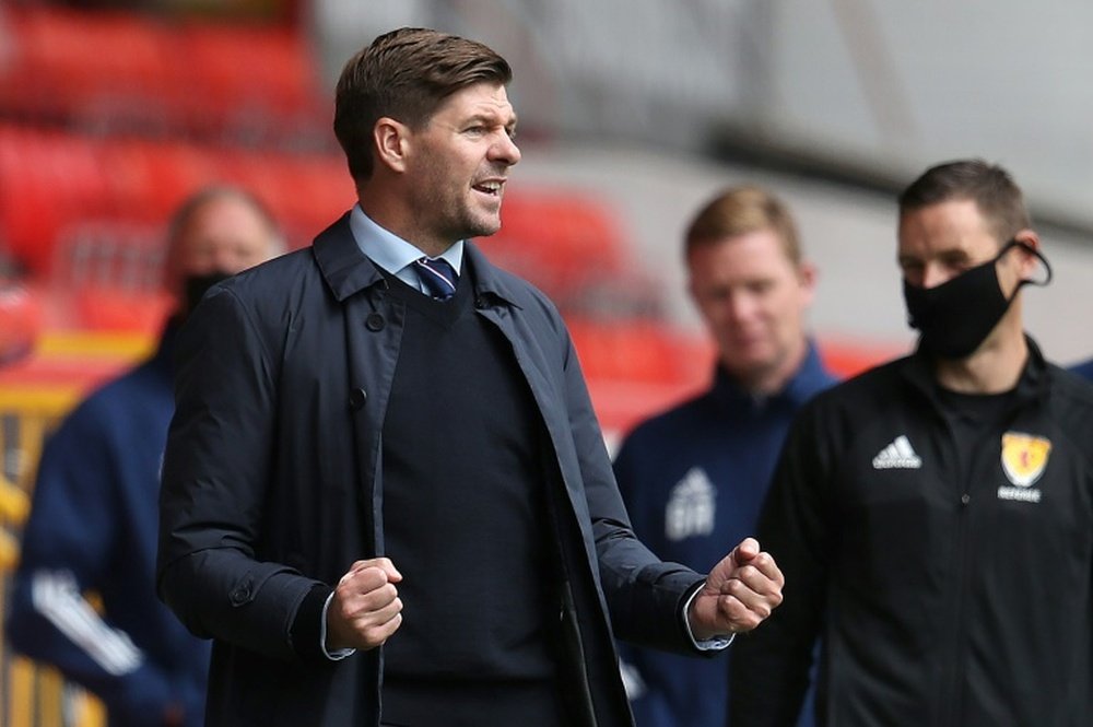 Steven Gerrard recusou uma oferta do Newcastle para seguir no Rangers. AFP