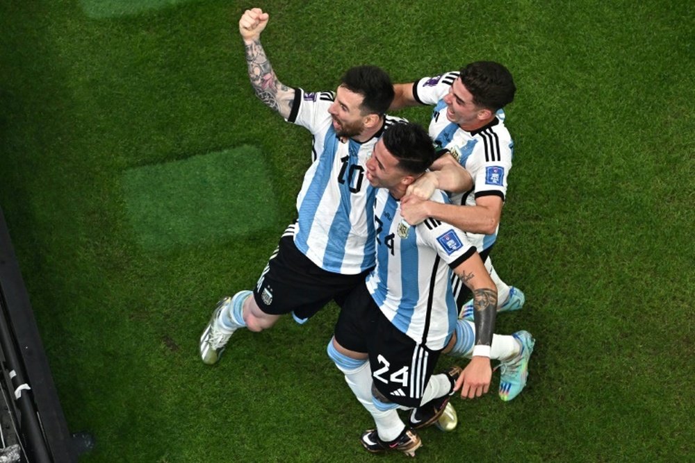 Enzo Fernandez elogia Messi. AFP