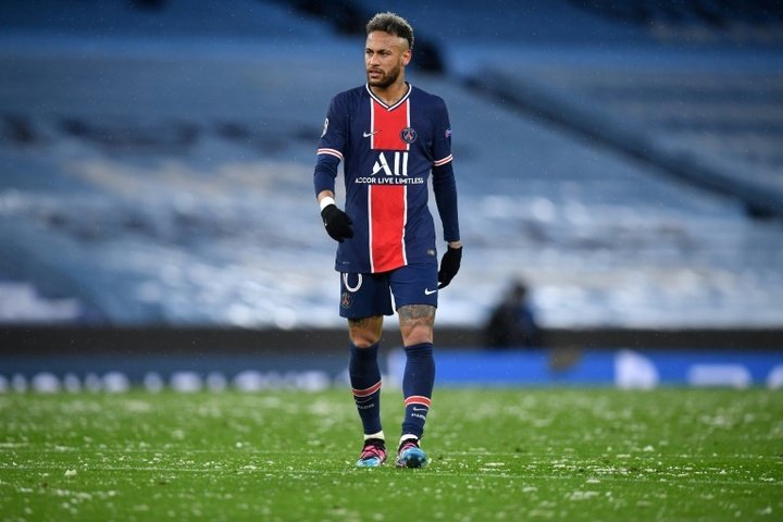 France Football dá nota dois para Neymar em eliminação do PSG