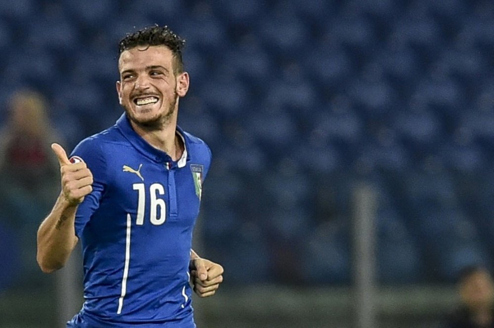 Italys midfielder Alessandro Florenzi celebrates after scoring during the Euro 2016 qualifying football match between Italy and Norway at Romes Olympic stadium on October 13, 2015