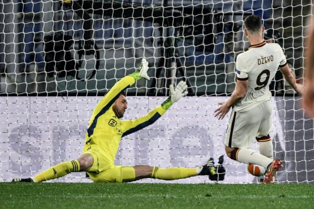 Dzeko puede acabar en el Inter de Milán. AFP