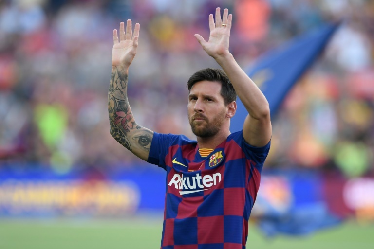 Messi saluda al Camp Nou