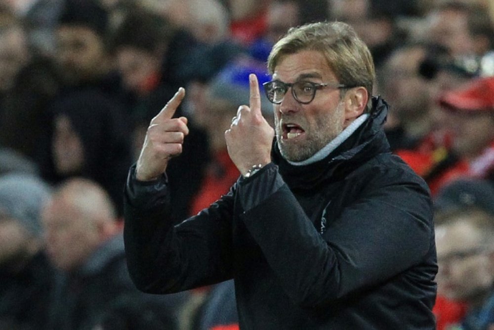 Liverpool's manager Jurgen Klopp holding up his fingers. AFP