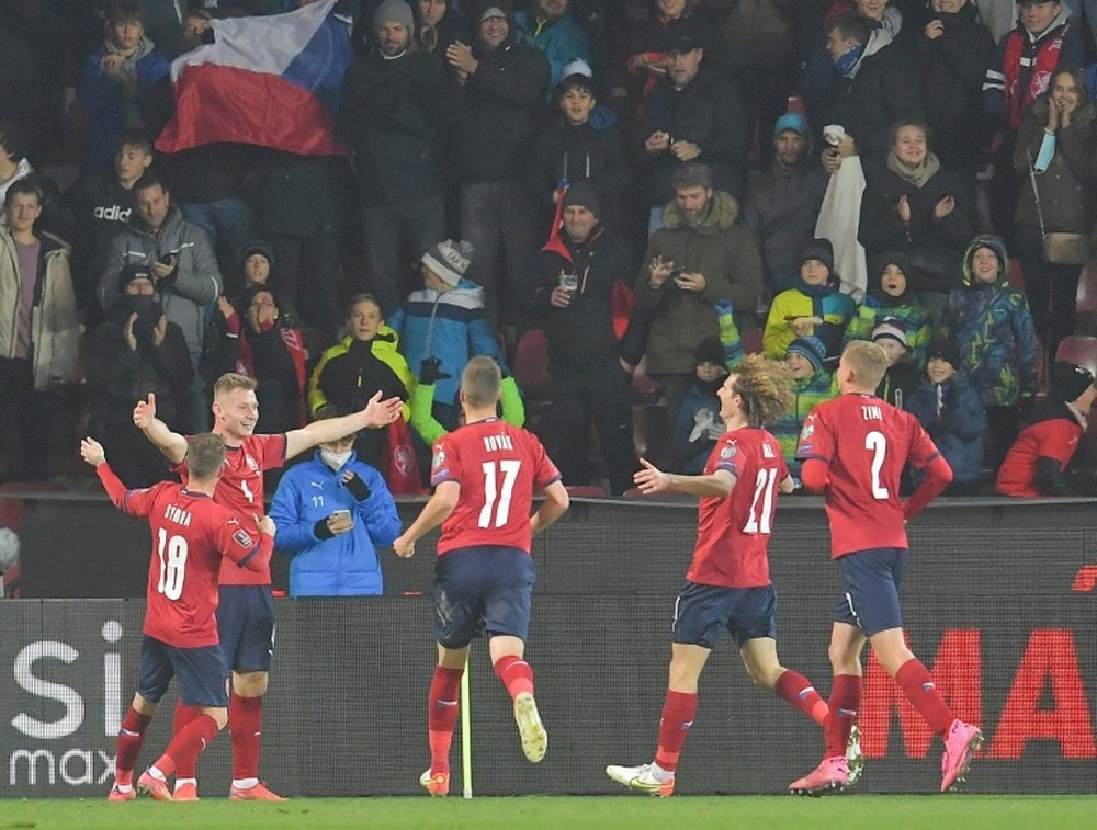 República Checa se juega el pase a la Euro sin los que echó por ir a un club nocturno. AFP