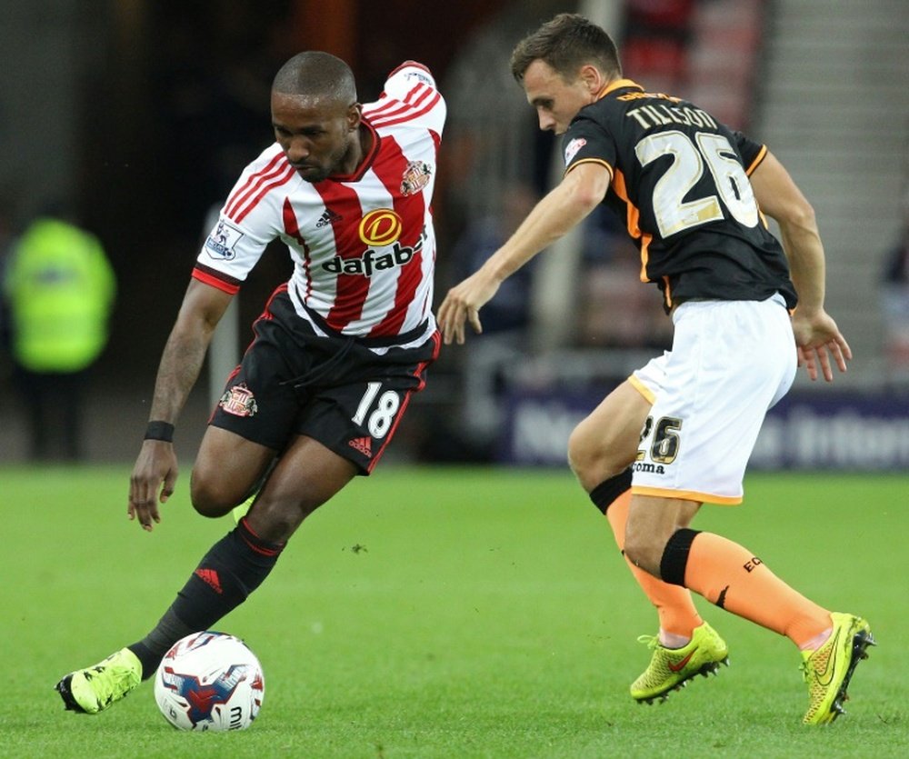 Sunderlands English striker Jermain Defoe (L) vies with Exeter Citys English defender Jordan Tillson during the English League Cup second round football match in Sunderland, north east England on August 25, 2015