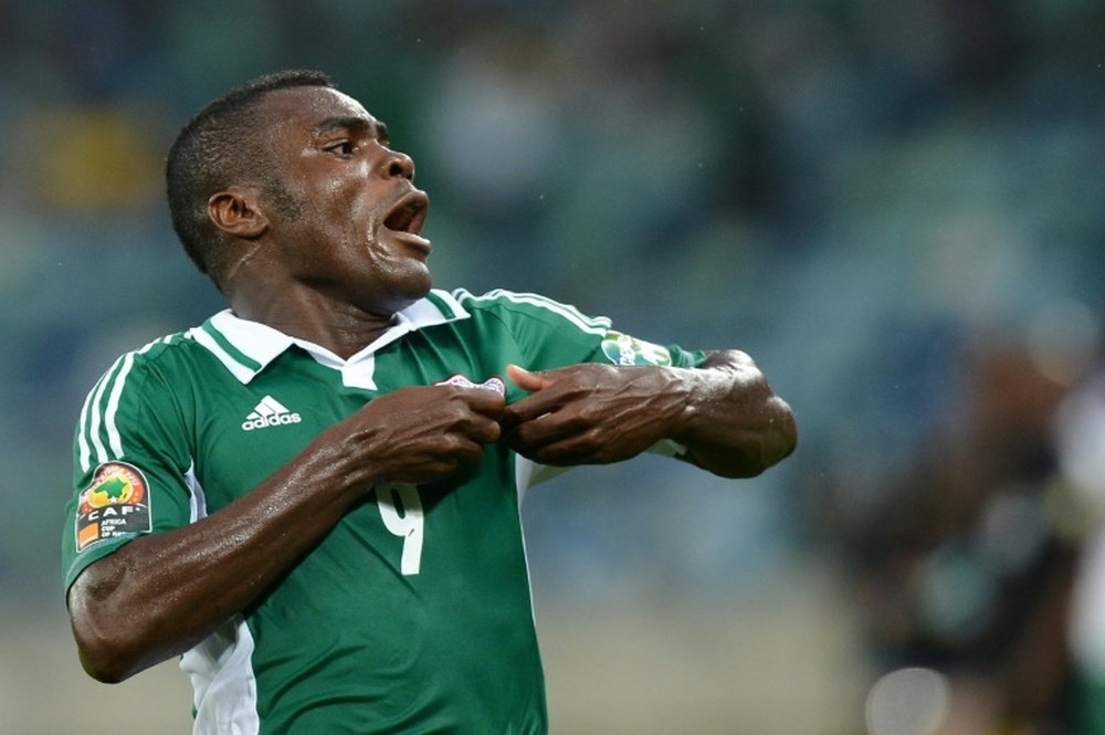 Emenike, nuevo jugador del West Ham, celebra un gol con la Selección Nigeriana. AFP