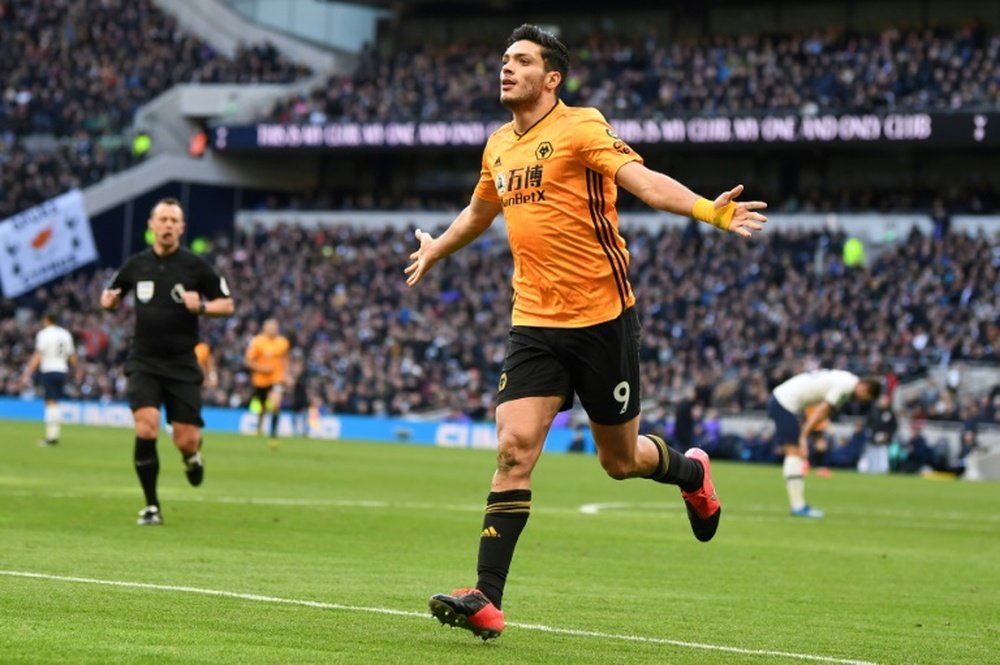 Raúl Jiménez gusta en White Hart Lane. AFP