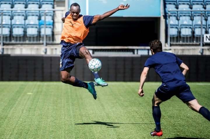 Usain Bolt trains with Norwegian club