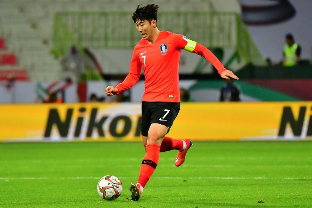 Tottenham: Heung-min Son grimaces while playing through injury for South  Korea