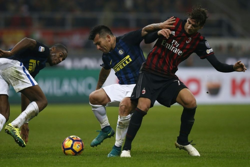 Gary Alexis Medel (C) in action during an Italian league match against AC Milan. AFP