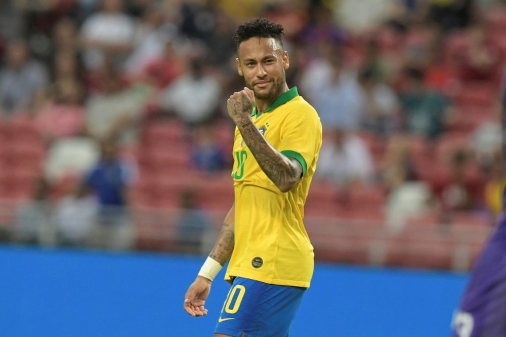 Neymar pode ser a grande atração do Mundial de Surf. AFP