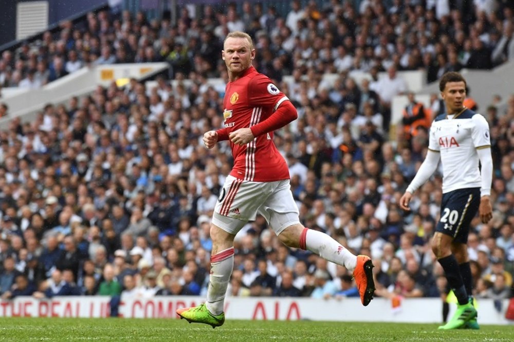 Rooney se aleja del Everton. AFP