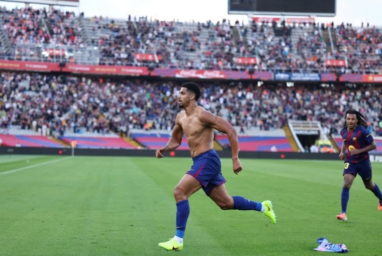 Araujo salva del naufragio al Barça