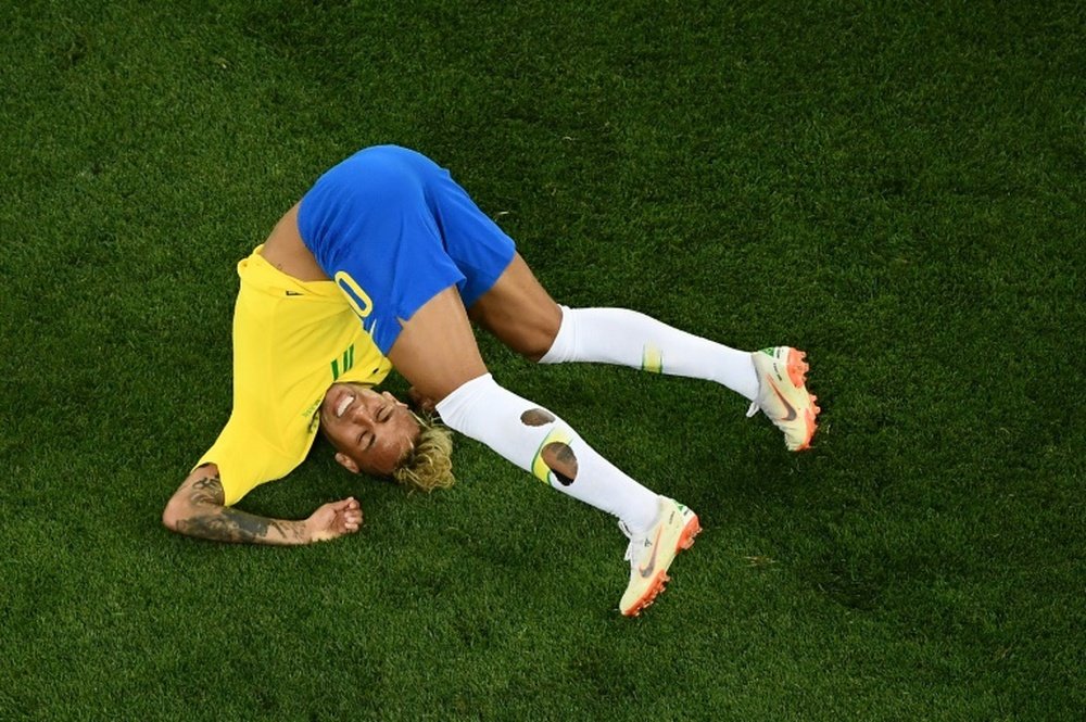 Neymar está siendo criticado por los rivales. AFP
