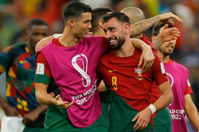 According to 'Mirror', Cristiano Ronaldo wants compatriot and former teammate Bruno Fernandes to follow in his footsteps and join Saudi club Al-Nassr following rumours linking the Manchester United midfielder with a move away from Old Trafford.