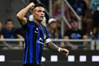 L'Inter sta ricevendo il Bologna a San Siro in occasione dell'ottava giornata di campionato. Al quarto d'ora, i Nerazzurri sono già in vantaggio per 2-0, grazie ai gol di Acerbi e Lautaro.
