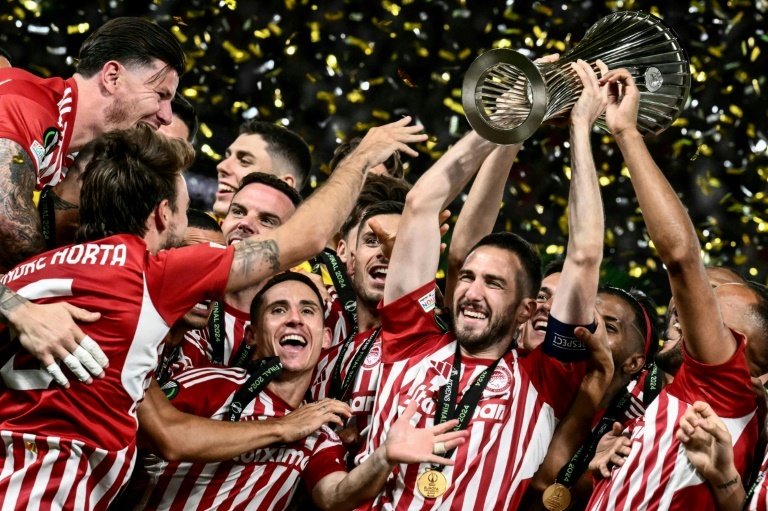 L’Olympiakos remporte la Ligue Europa Conférence, premier titre européen pour un club grec